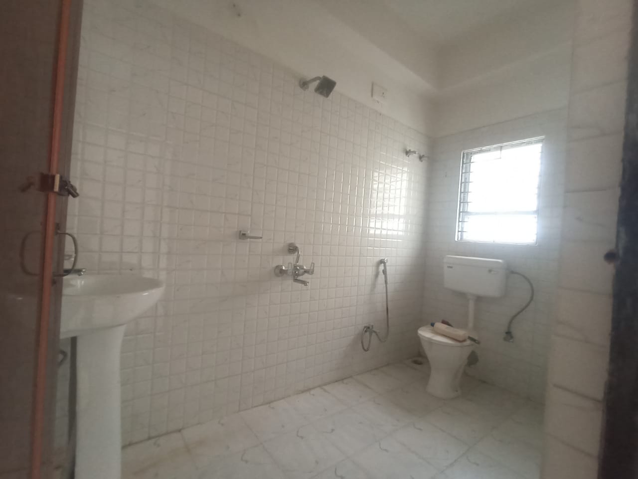 Unfurnished 3bhk in Downtown Sorumotoria, Doctor Zakir Hussain Road, Bormotoria, Guwahati, Assam, India for Rent